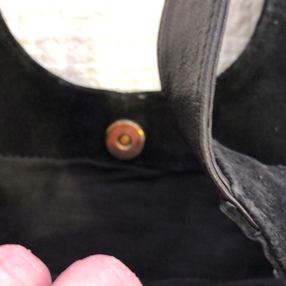 Suede black shoulder bag with snap close. - Picture 5 of 8